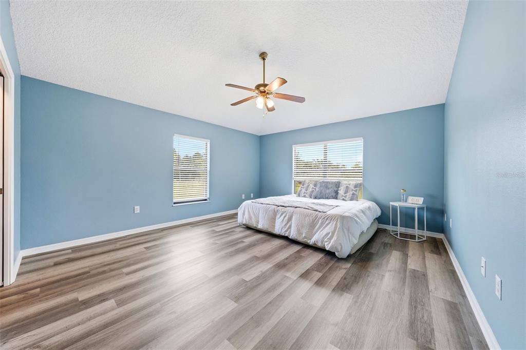 For Sale: $1,100,000 (3 beds, 2 baths, 1727 Square Feet)