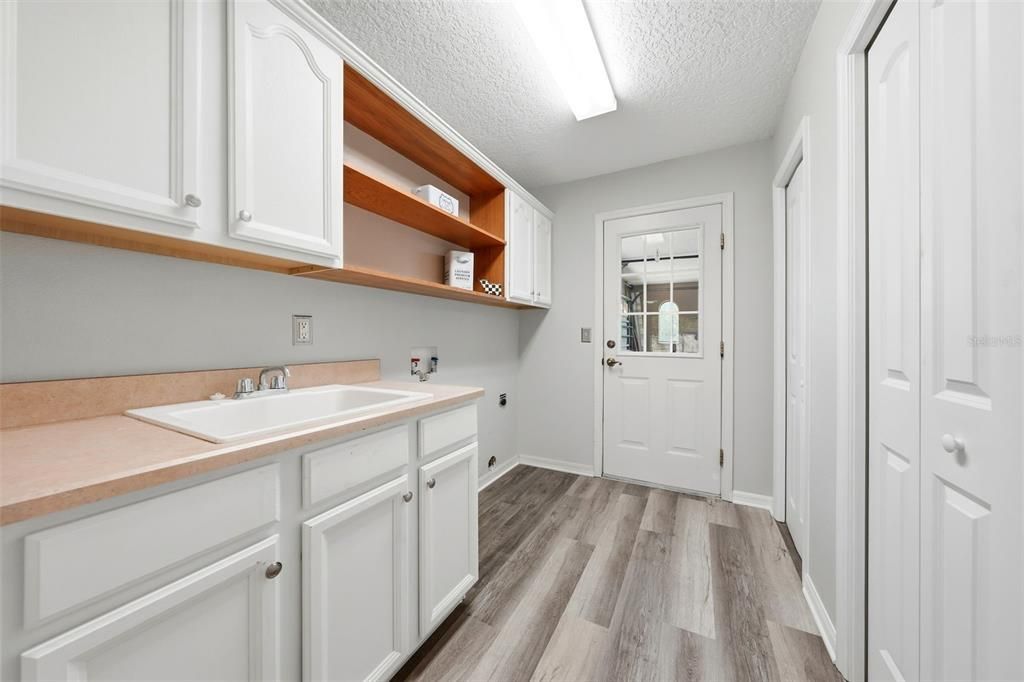 For Sale: $1,100,000 (3 beds, 2 baths, 1727 Square Feet)
