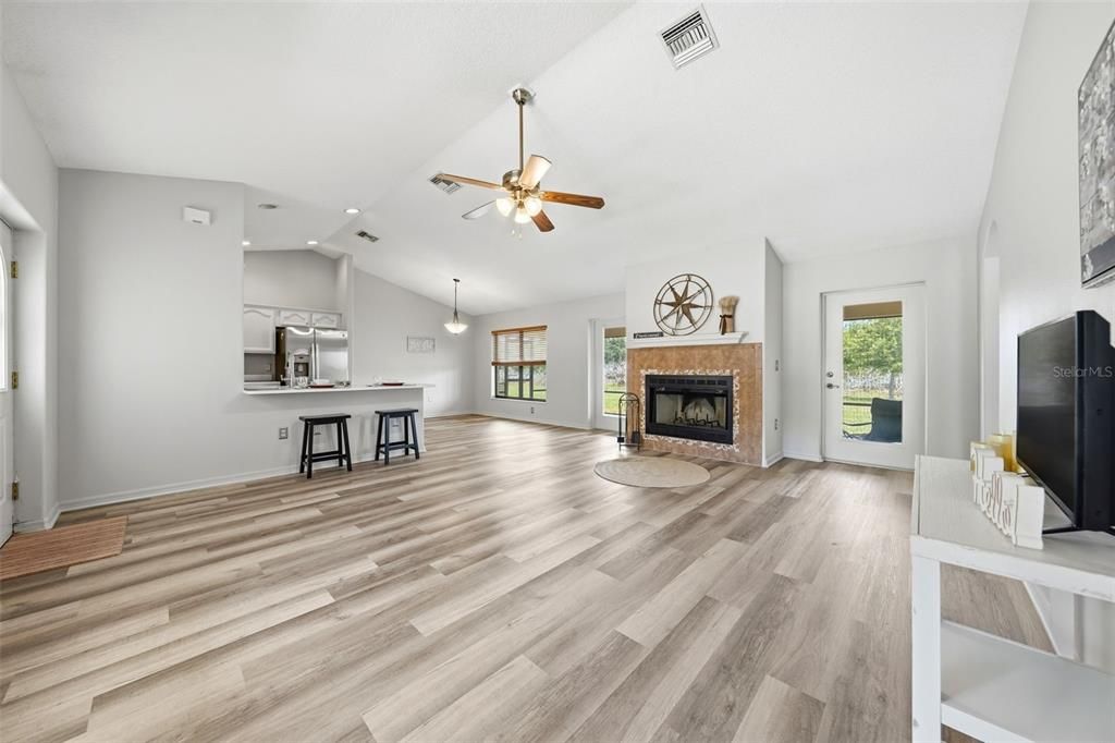 For Sale: $1,100,000 (3 beds, 2 baths, 1727 Square Feet)