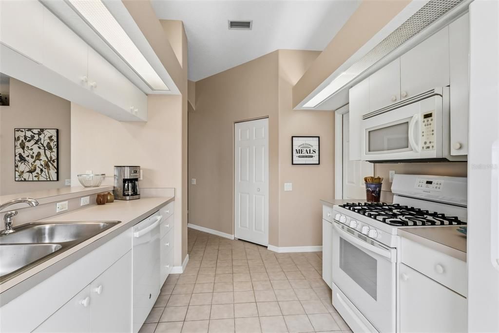 En Venta: $435,000 (2 camas, 2 baños, 1556 Pies cuadrados)