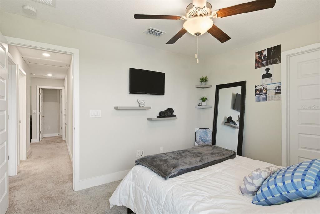 For Sale: $499,999 (5 beds, 3 baths, 2466 Square Feet)