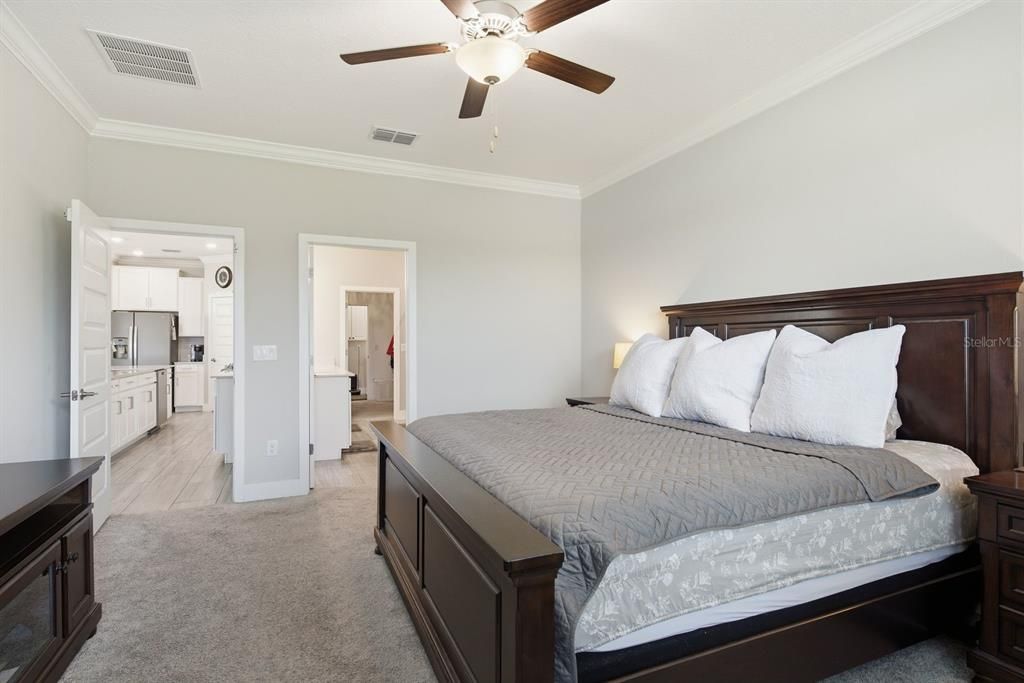 For Sale: $499,999 (5 beds, 3 baths, 2466 Square Feet)