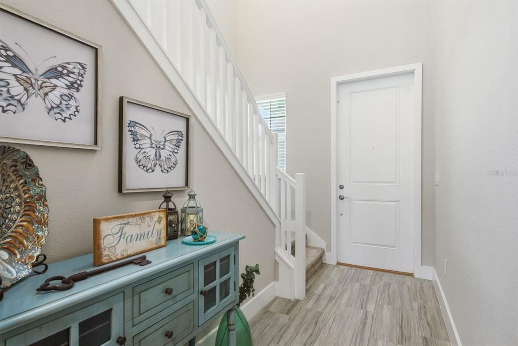 For Sale: $499,999 (5 beds, 3 baths, 2466 Square Feet)