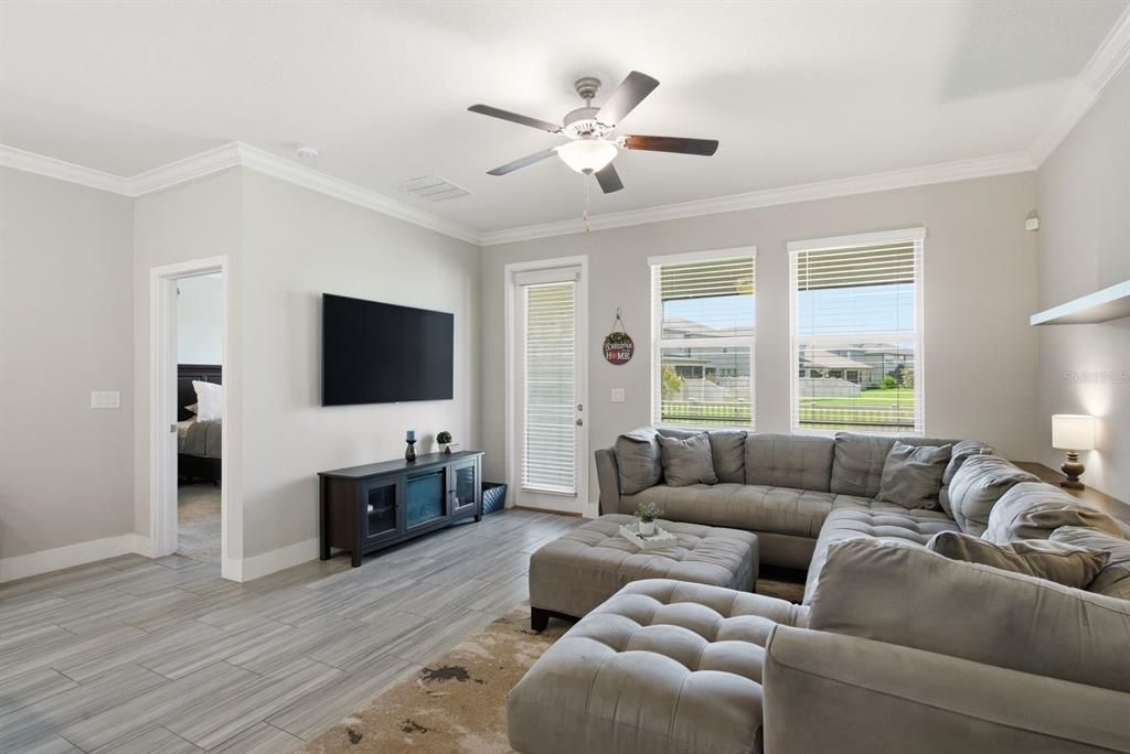 For Sale: $499,999 (5 beds, 3 baths, 2466 Square Feet)