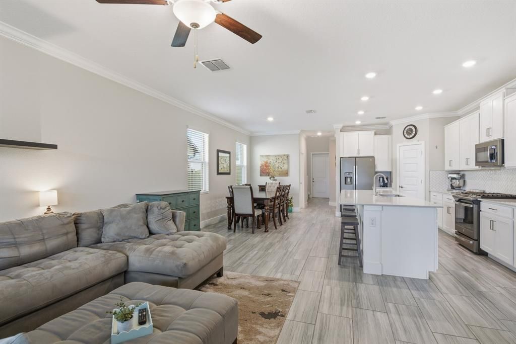 For Sale: $499,999 (5 beds, 3 baths, 2466 Square Feet)
