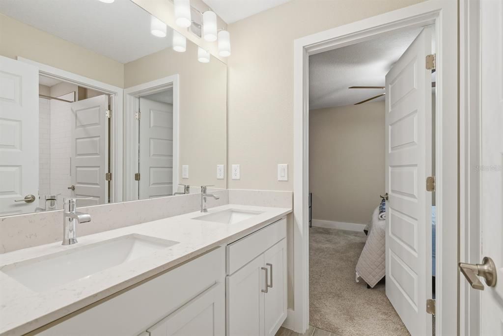 For Sale: $499,999 (5 beds, 3 baths, 2466 Square Feet)