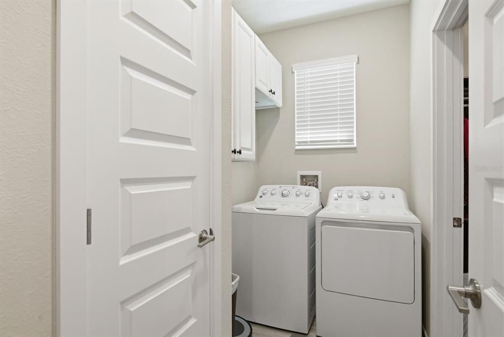 For Sale: $499,999 (5 beds, 3 baths, 2466 Square Feet)