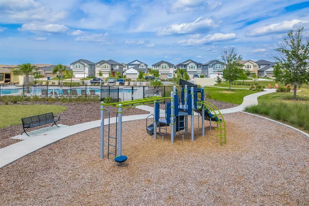 For Sale: $499,999 (5 beds, 3 baths, 2466 Square Feet)
