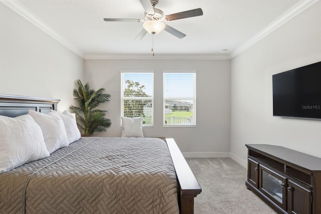 For Sale: $499,999 (5 beds, 3 baths, 2466 Square Feet)
