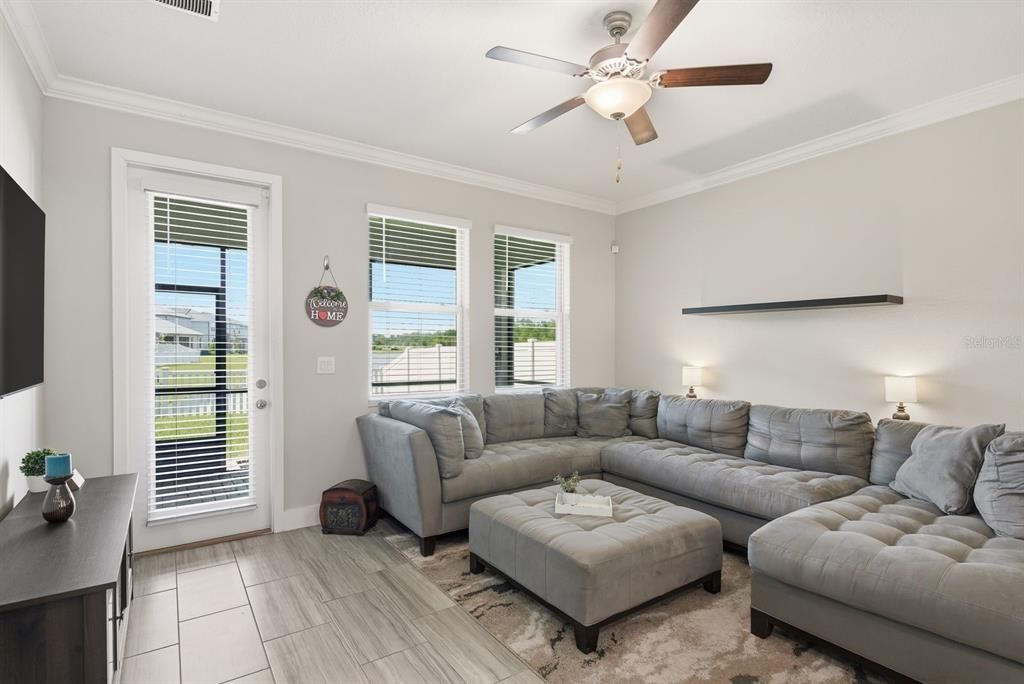 For Sale: $499,999 (5 beds, 3 baths, 2466 Square Feet)