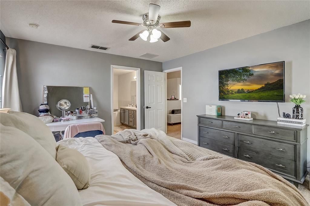 For Sale: $320,000 (4 beds, 2 baths, 1808 Square Feet)