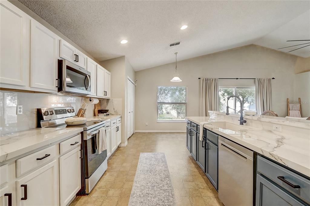For Sale: $320,000 (4 beds, 2 baths, 1808 Square Feet)