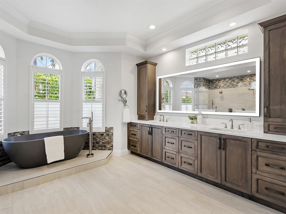 For Sale: $2,195,000 (3 beds, 3 baths, 3718 Square Feet)