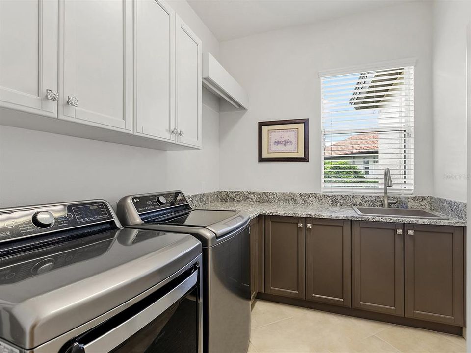 For Sale: $2,195,000 (3 beds, 3 baths, 3718 Square Feet)