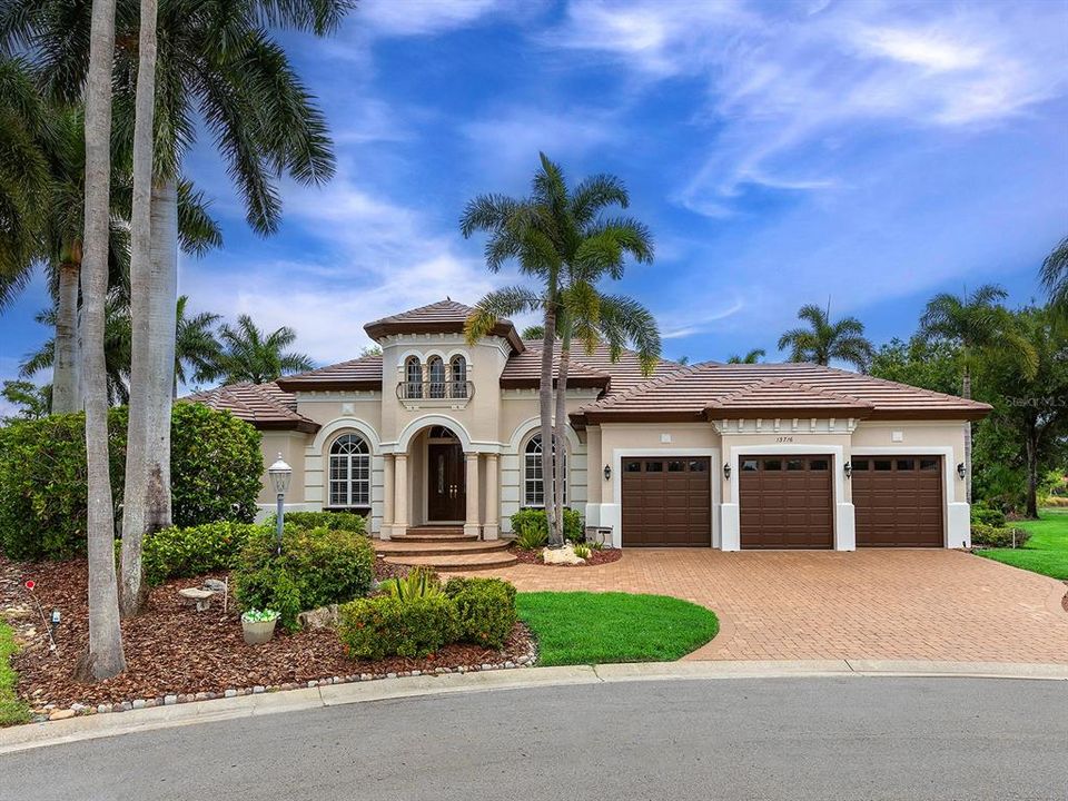 For Sale: $2,195,000 (3 beds, 3 baths, 3718 Square Feet)