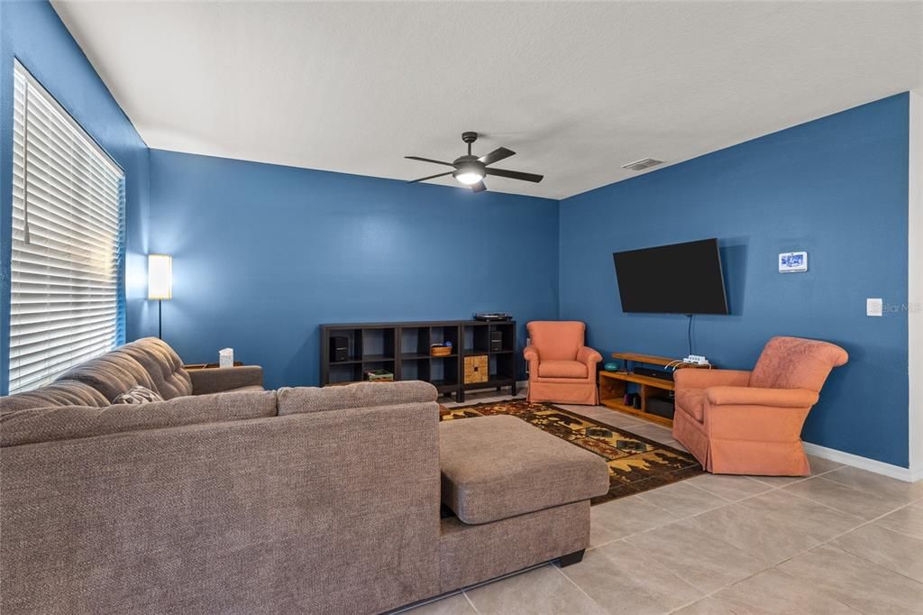 For Sale: $315,000 (3 beds, 2 baths, 1671 Square Feet)