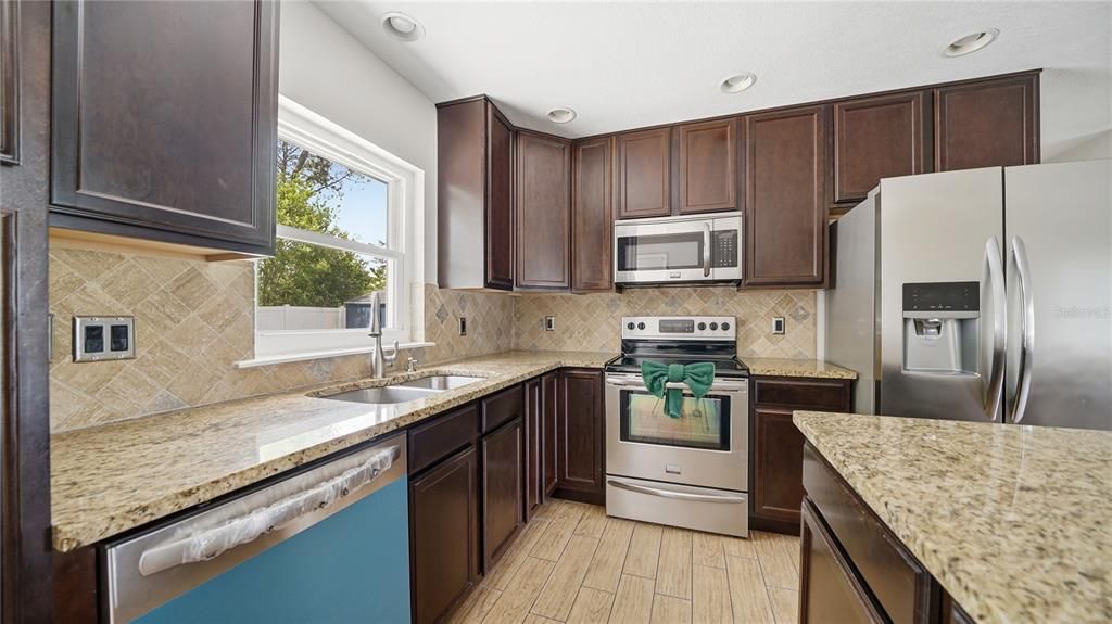 For Sale: $499,000 (3 beds, 2 baths, 1095 Square Feet)