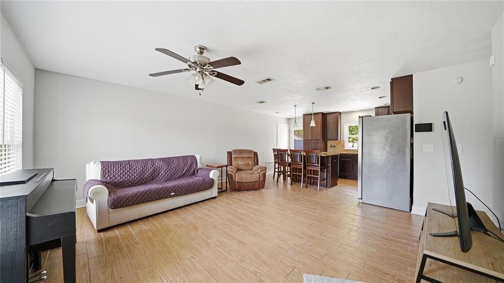 For Sale: $499,000 (3 beds, 2 baths, 1095 Square Feet)