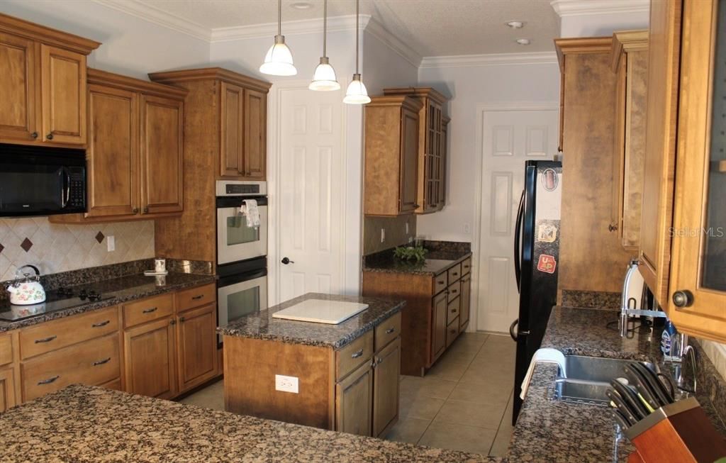 En Venta: $845,000 (4 camas, 3 baños, 3169 Pies cuadrados)