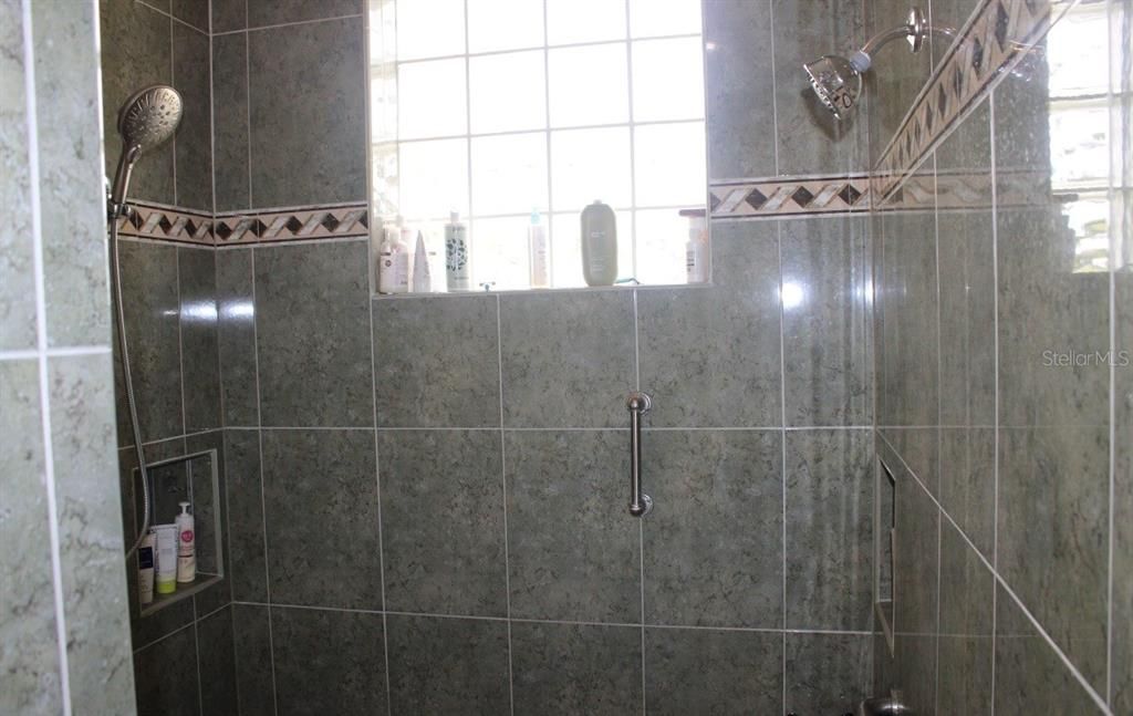 En Venta: $845,000 (4 camas, 3 baños, 3169 Pies cuadrados)