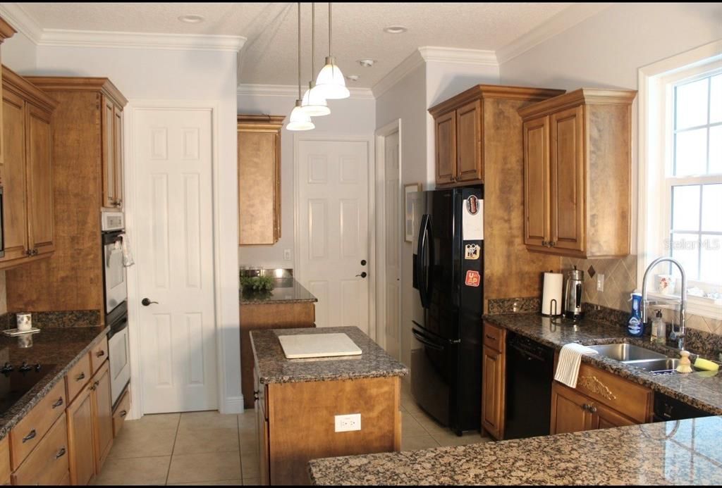 En Venta: $845,000 (4 camas, 3 baños, 3169 Pies cuadrados)