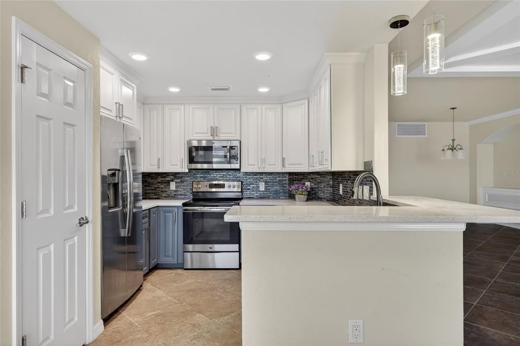 For Sale: $350,000 (3 beds, 2 baths, 1706 Square Feet)