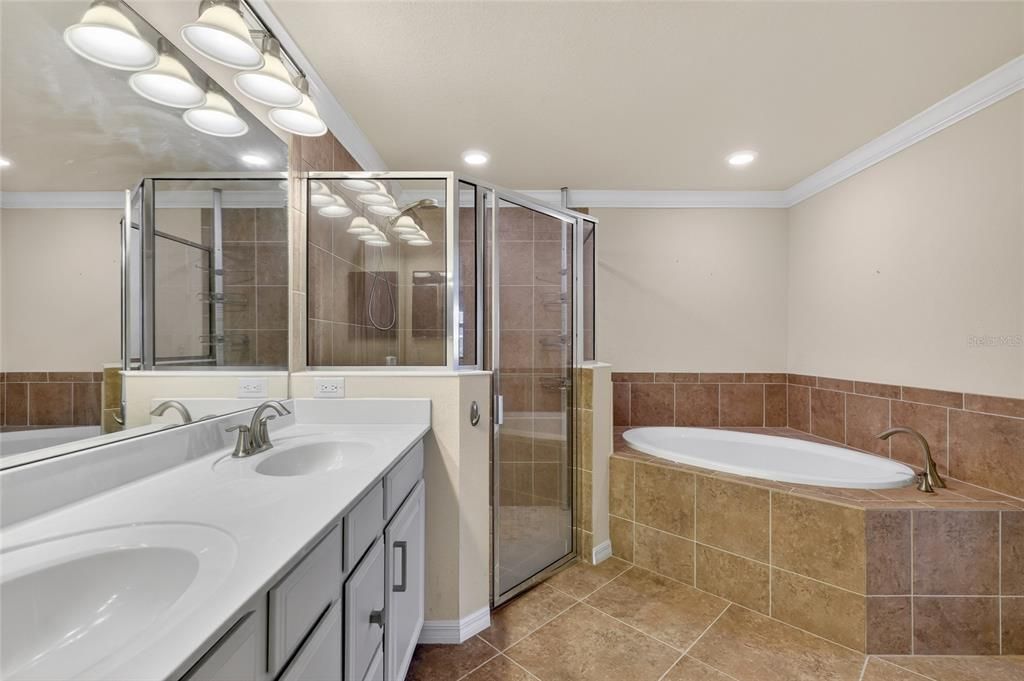 For Sale: $350,000 (3 beds, 2 baths, 1706 Square Feet)