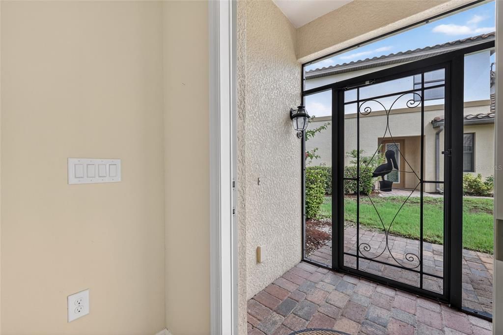 For Sale: $350,000 (3 beds, 2 baths, 1706 Square Feet)