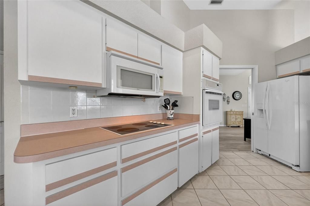 En Venta: $450,000 (3 camas, 2 baños, 2139 Pies cuadrados)