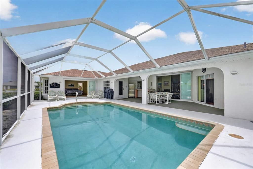 En Venta: $450,000 (3 camas, 2 baños, 2139 Pies cuadrados)