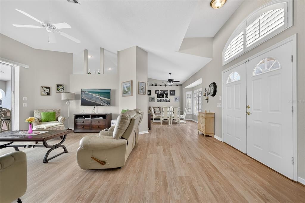 En Venta: $450,000 (3 camas, 2 baños, 2139 Pies cuadrados)