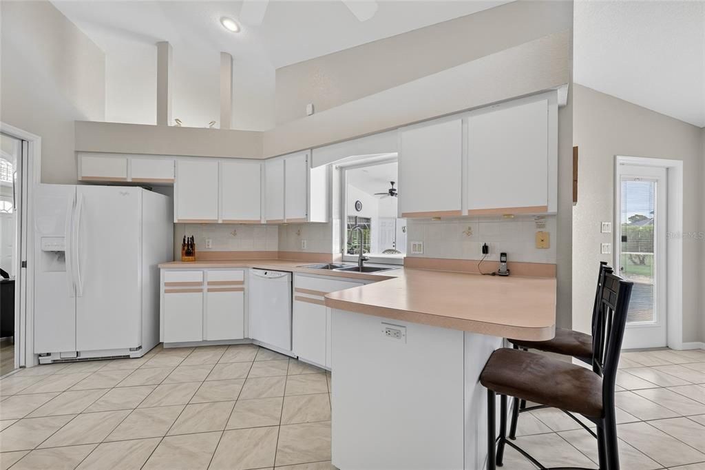 En Venta: $450,000 (3 camas, 2 baños, 2139 Pies cuadrados)