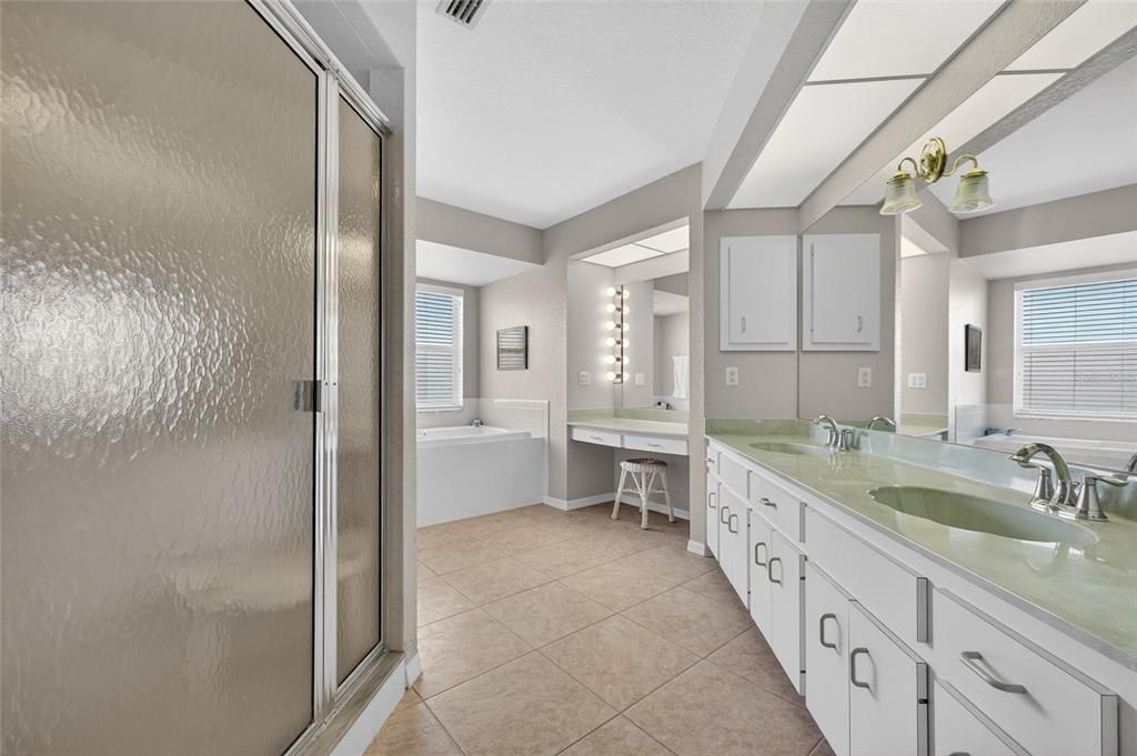 En Venta: $450,000 (3 camas, 2 baños, 2139 Pies cuadrados)