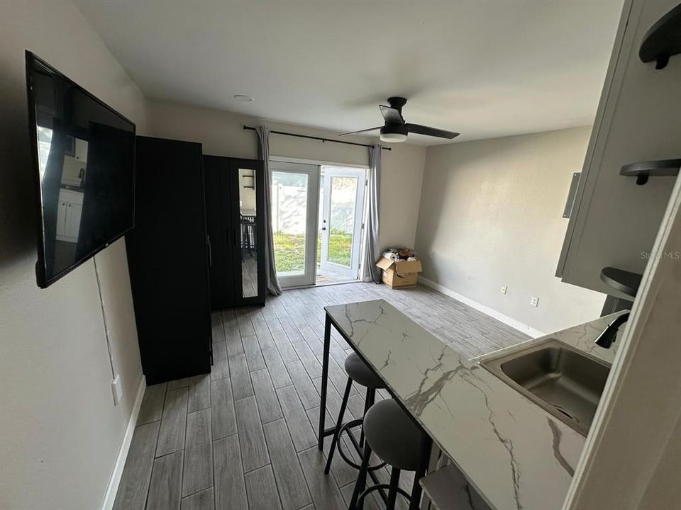For Rent: $1,150 (1 beds, 1 baths, 500 Square Feet)