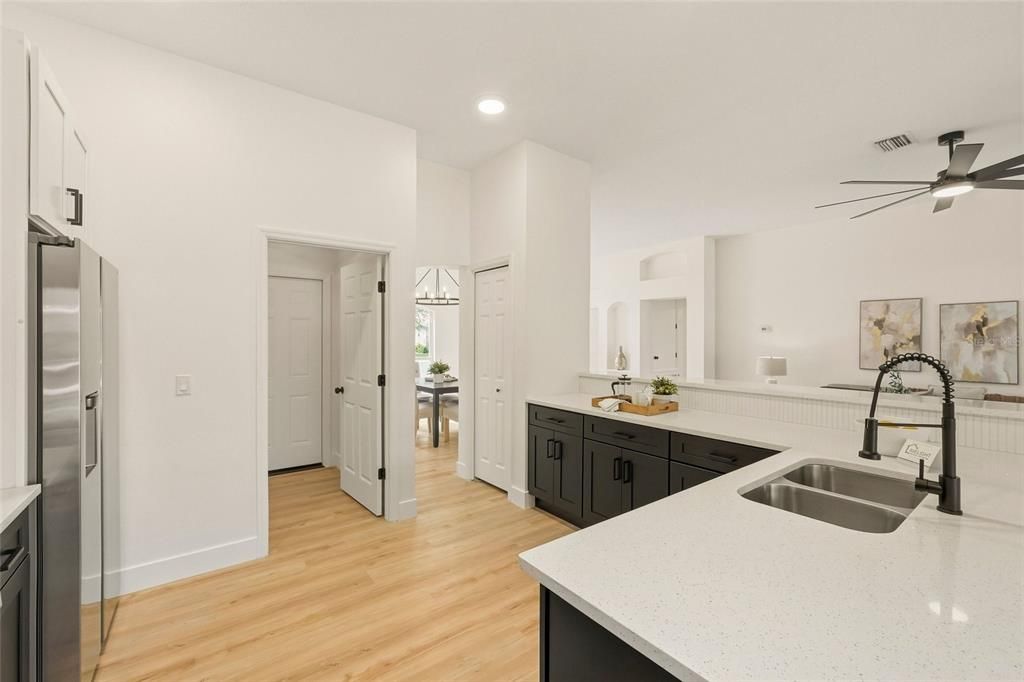 En Venta: $559,000 (4 camas, 2 baños, 2070 Pies cuadrados)