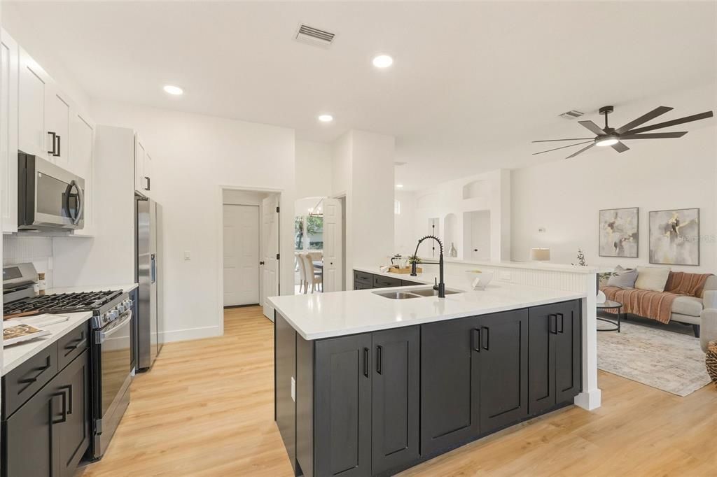 En Venta: $559,000 (4 camas, 2 baños, 2070 Pies cuadrados)