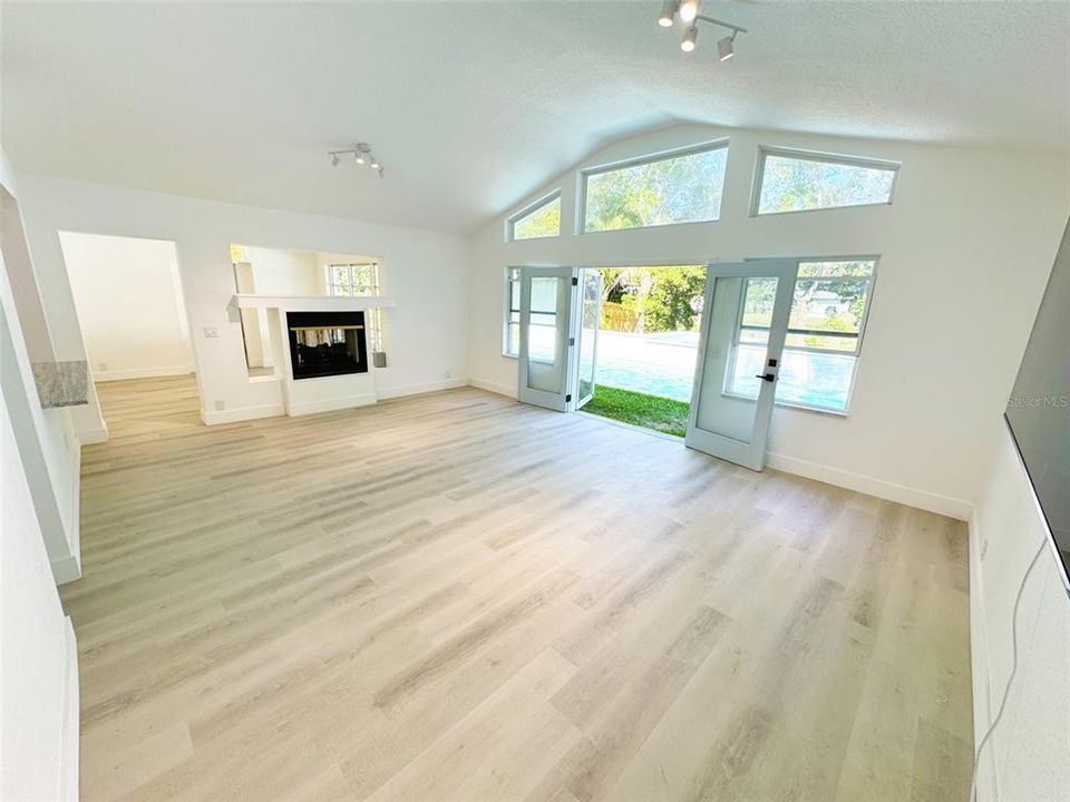 For Rent: $4,495 (4 beds, 2 baths, 1973 Square Feet)