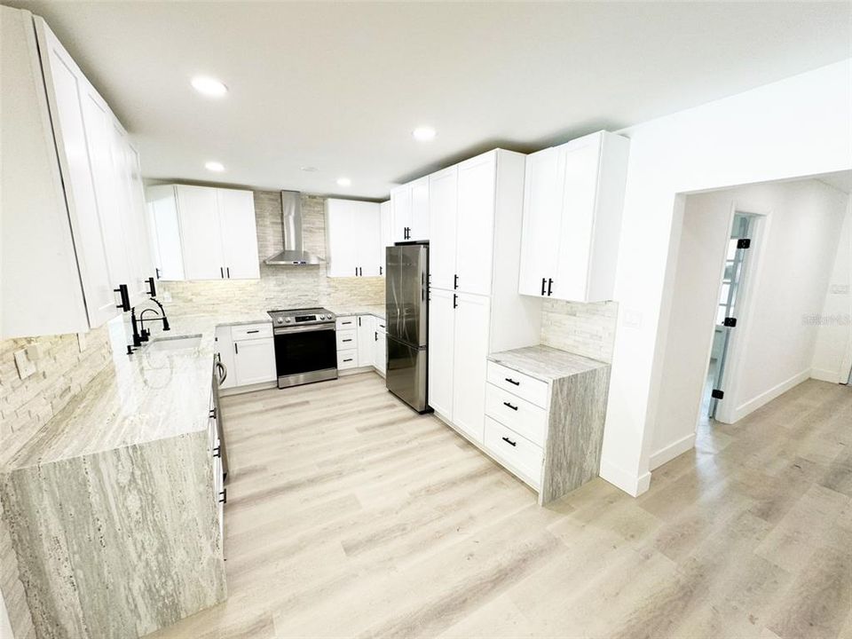 For Rent: $4,495 (4 beds, 2 baths, 1973 Square Feet)