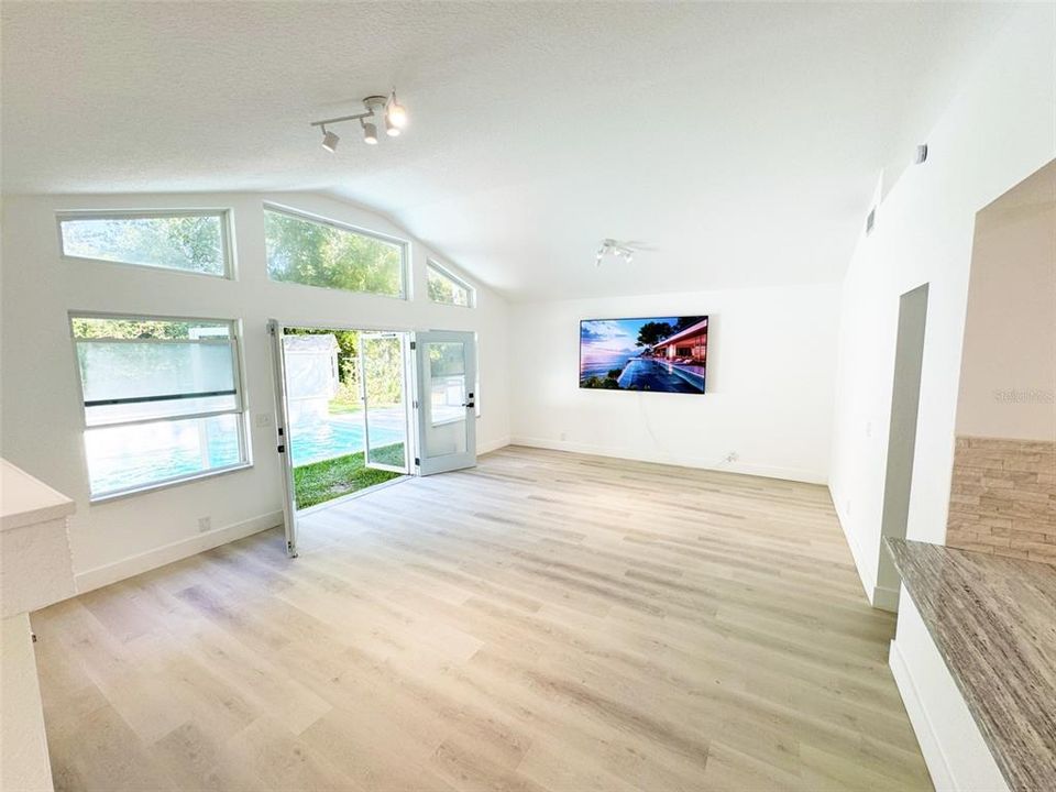 For Rent: $4,495 (4 beds, 2 baths, 1973 Square Feet)