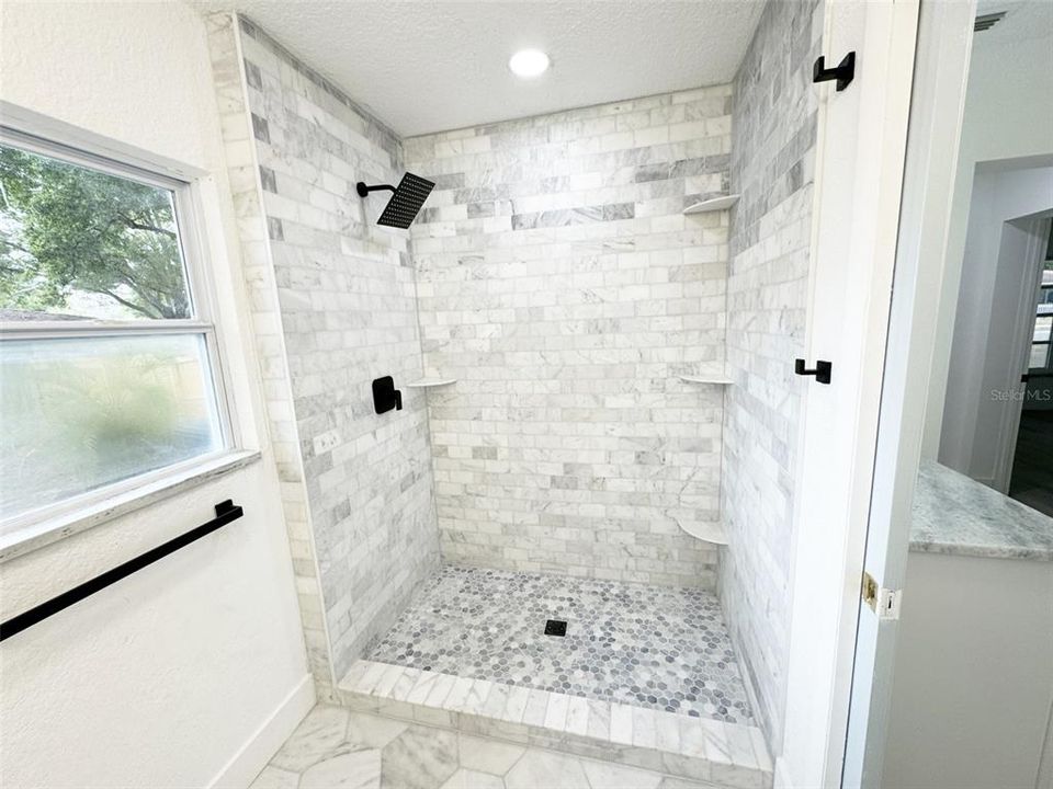 For Rent: $4,495 (4 beds, 2 baths, 1973 Square Feet)
