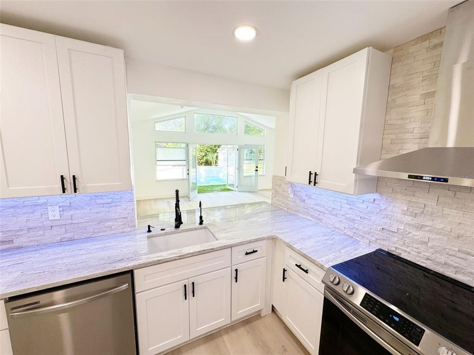 For Rent: $4,495 (4 beds, 2 baths, 1973 Square Feet)