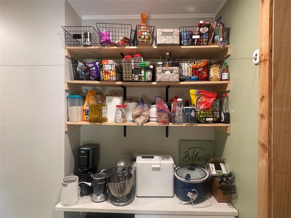 For Sale: $299,000 (2 beds, 1 baths, 1276 Square Feet)