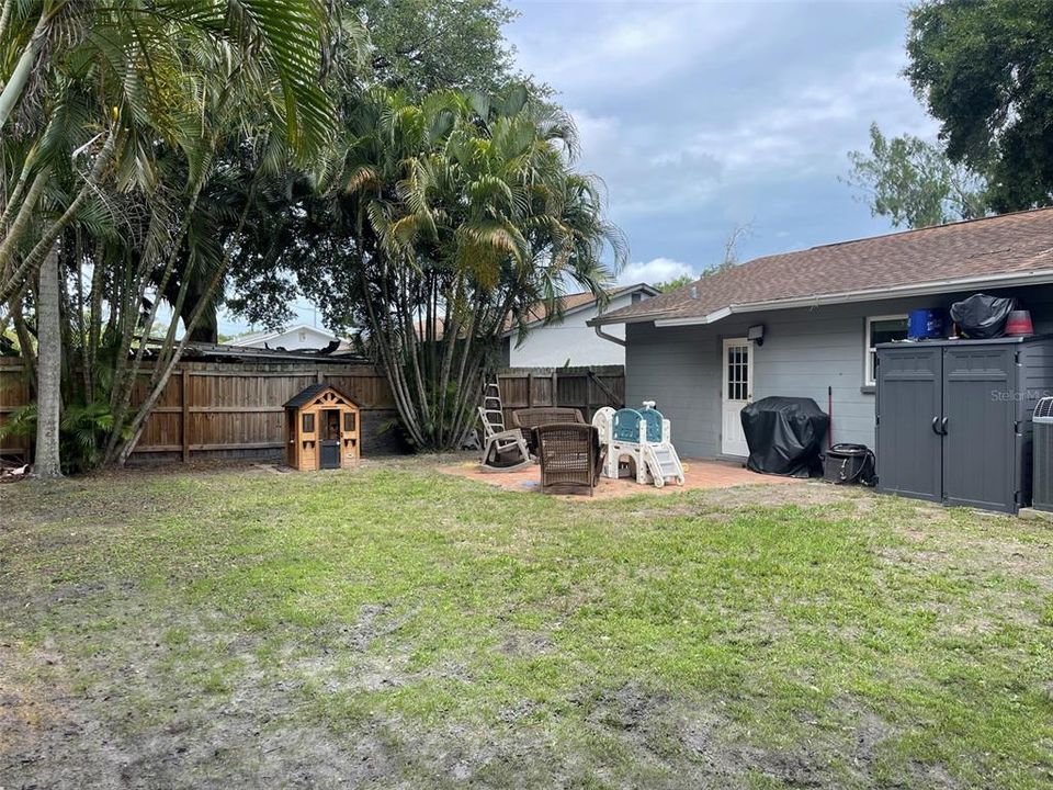 For Sale: $299,000 (2 beds, 1 baths, 1276 Square Feet)