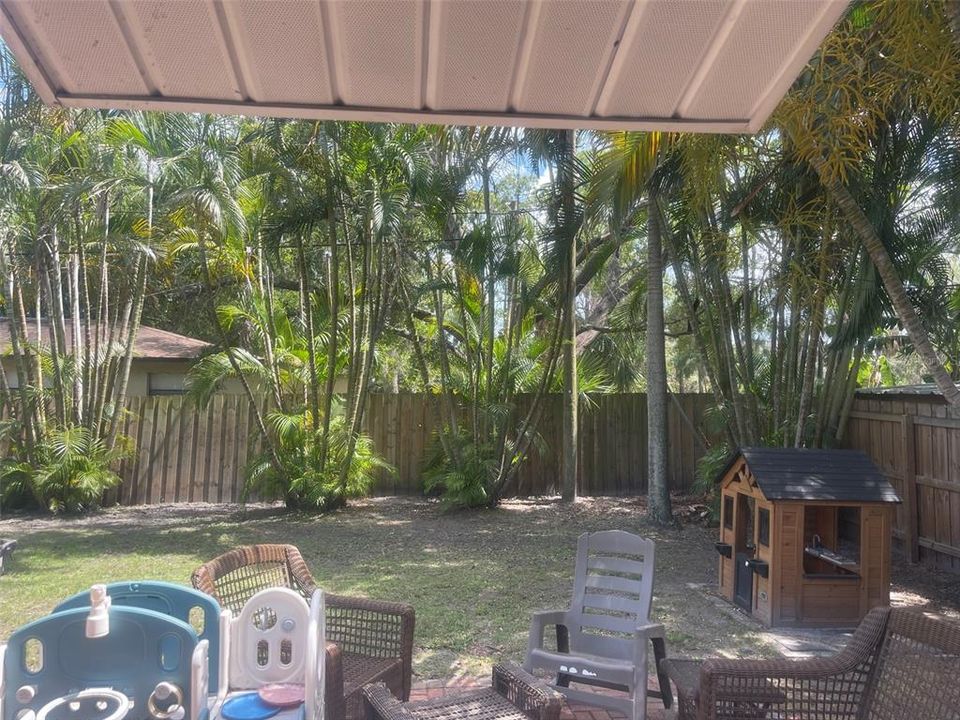 For Sale: $299,000 (2 beds, 1 baths, 1276 Square Feet)