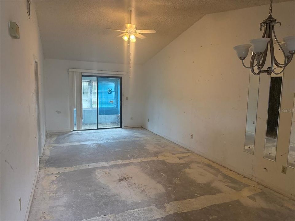 En Venta: $174,500 (2 camas, 2 baños, 810 Pies cuadrados)
