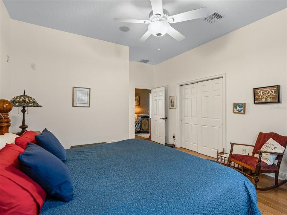 For Sale: $1,000,000 (3 beds, 3 baths, 3956 Square Feet)