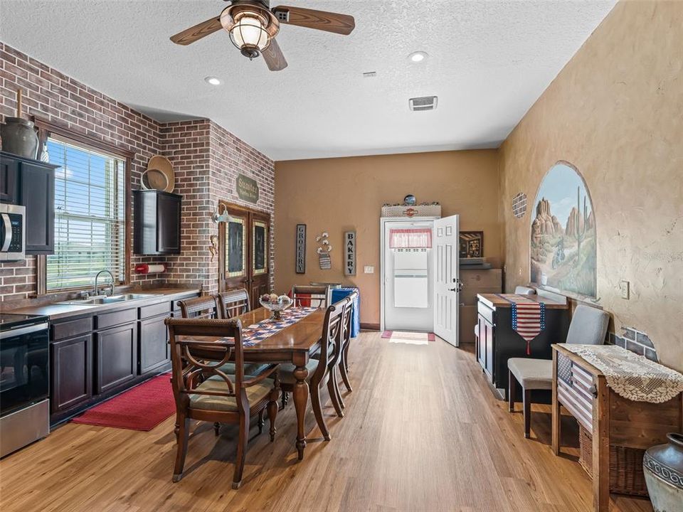 For Sale: $1,000,000 (3 beds, 3 baths, 3956 Square Feet)