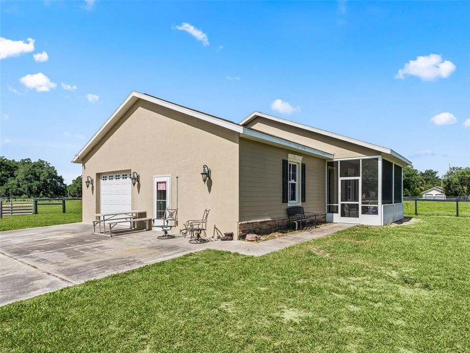 For Sale: $1,000,000 (3 beds, 3 baths, 3956 Square Feet)