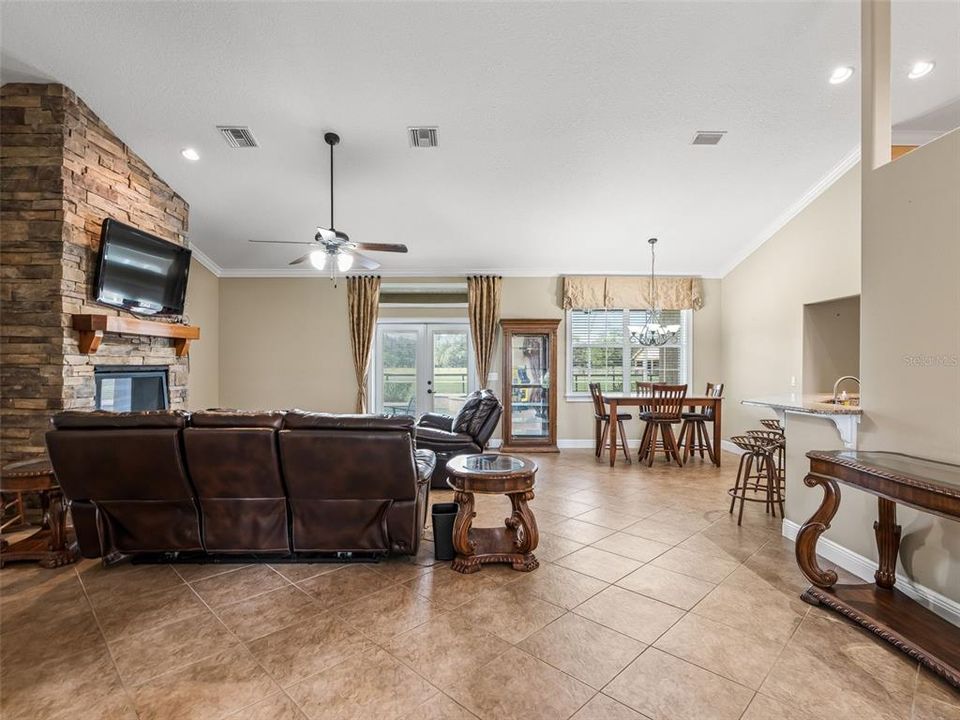 For Sale: $1,000,000 (3 beds, 3 baths, 3956 Square Feet)