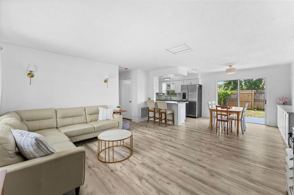 For Sale: $349,900 (5 beds, 3 baths, 1795 Square Feet)